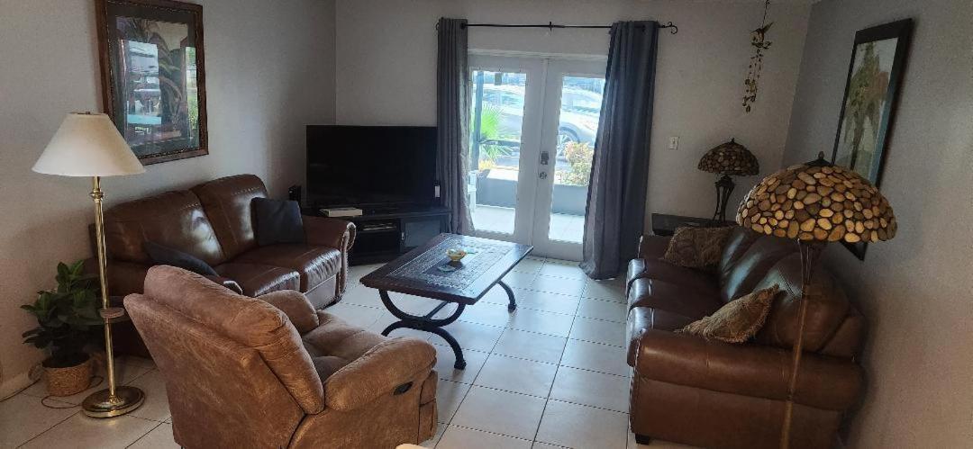 Marion Lane Suites Cocoa Beach Eksteriør billede
